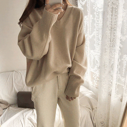 마성의 매력만점 옆트임 브이넥!